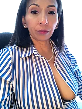 Mrsvictoriaaa online show from April 2, 8:17 pm