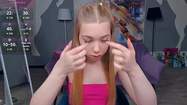 Snapshot of FloraBonde chatting on October 22, 11:37 am FloraBonde online show from October 22, 11:37 am