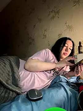 Naughtbaby 2025 online show from December 20, 3:10 am