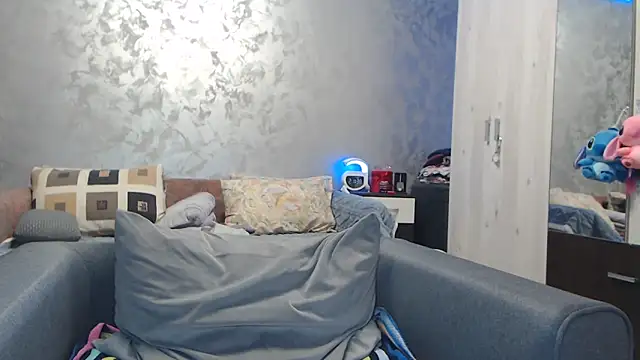 RosesandLillies online show from February 9, 7:38 pm