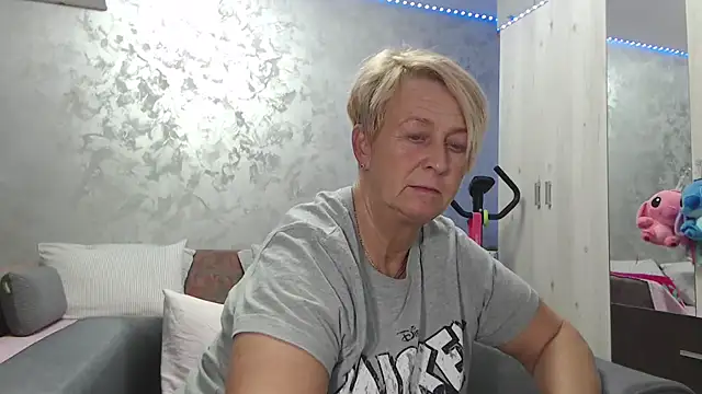 RosesandLillies online show from April 12, 5:05 pm