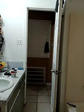 HTXBELLE online show from October 15, 6:43 pm