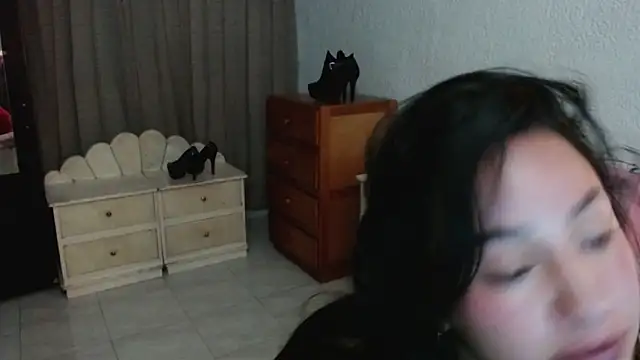 EngelCristaly online show from February 6, 7:23 am