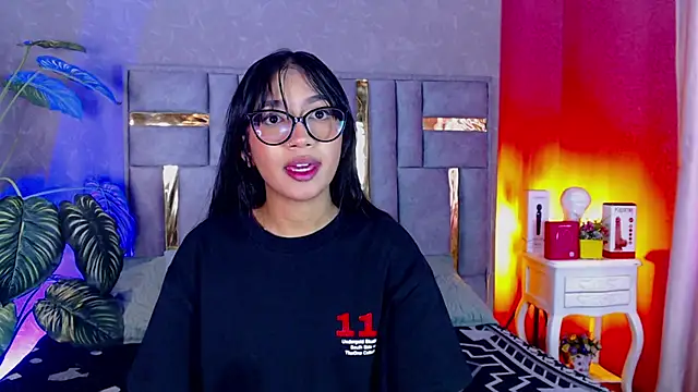 Tyla Ks online show from October 6, 7:40 pm