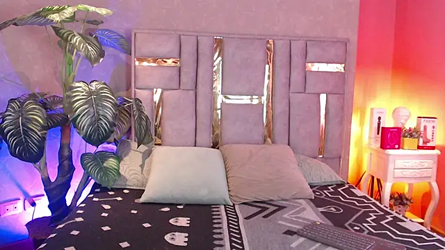 Tyla Ks online show from September 23, 8:18 pm