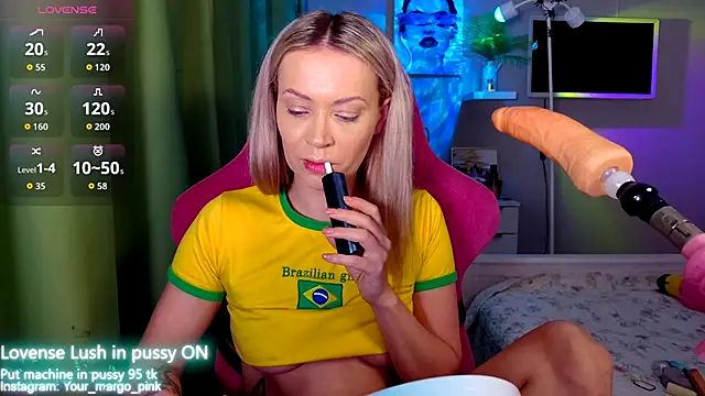 Snapshot of Margony chatting on October 31, 4:03 am Margony online show from October 31, 4:03 am