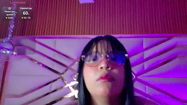 innocenthazel online show from March 24, 3:01 am