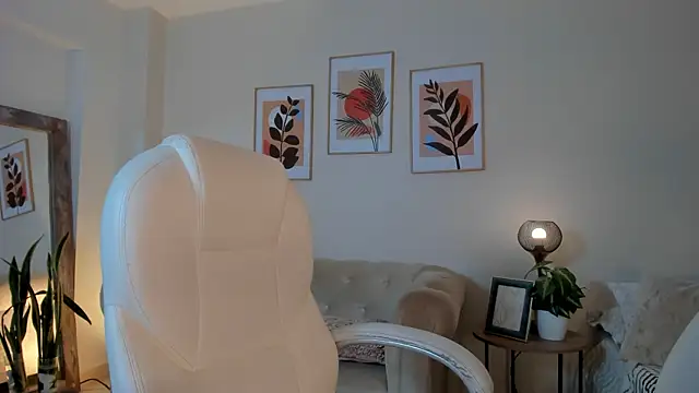 Lucia Brown  online show from January 14, 5:29 pm