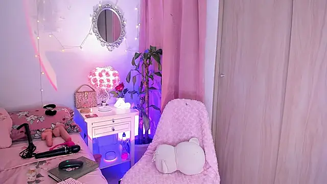 solecito    online show from April 14, 1:05 am