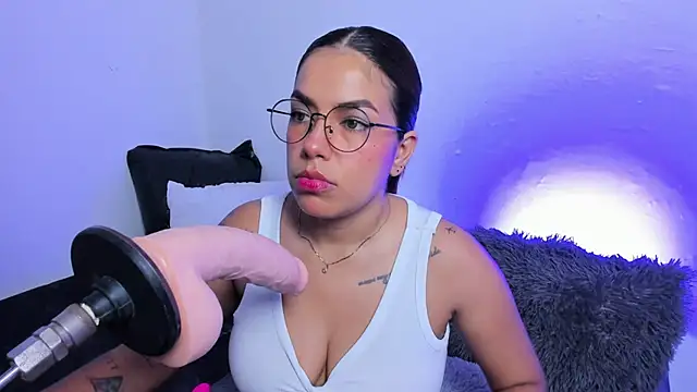 AngelaRicci online show from November 7, 8:14 pm