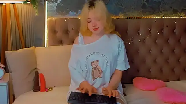 EmilyAngells online show from February 24, 6:56 am