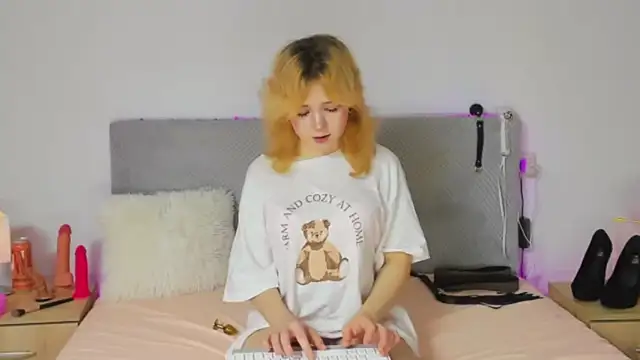 EmilyAngells online show from November 24, 7:54 am