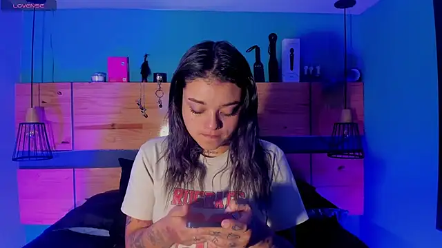 ChloeAllennn online show from March 16, 1:15 pm