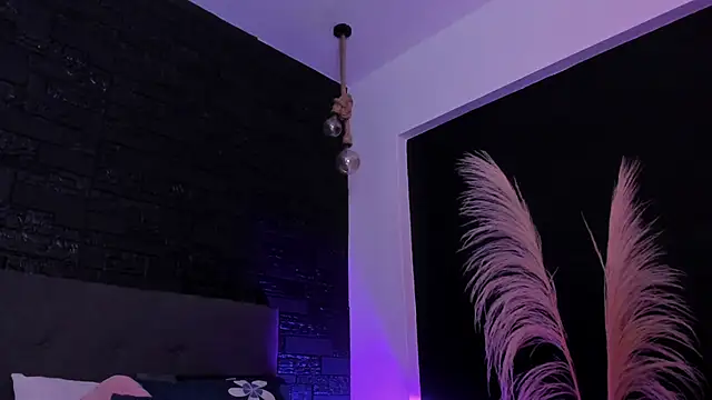 Maite Smith  online show from September 24, 12:15 pm