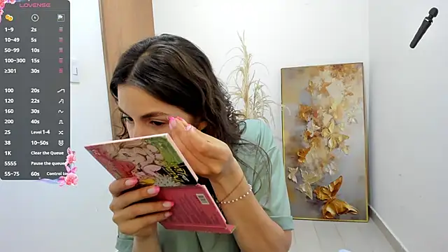 jessyegoldenn online show from April 2, 9:01 pm