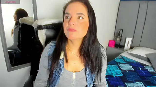 laura hotties online show from February 2, 12:48 pm