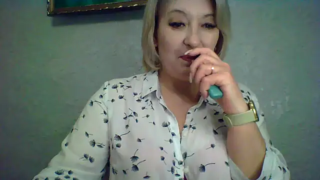 ArielXLoveresss online show from November 9, 10:44 am