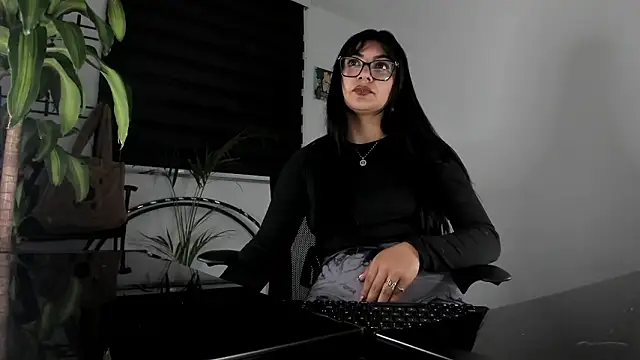 Emmaa allen online show from February 12, 1:51 am