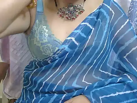 Lovely Manvi online show from October 31, 2:10 pm