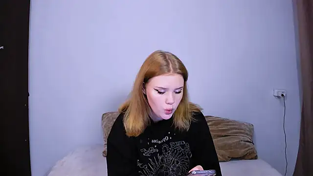 LaseyMoon online show from September 30, 11:09 pm