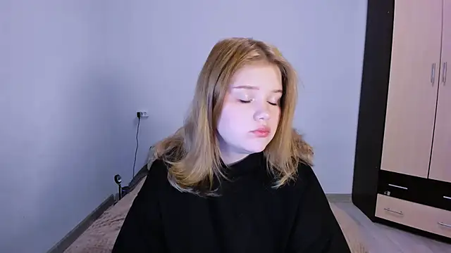 LaseyMoon online show from November 23, 1:41 am