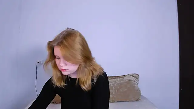 LaseyMoon online show from October 18, 10:33 pm