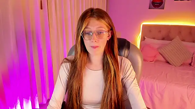 Emily Warren  online show from March 30, 8:19 pm