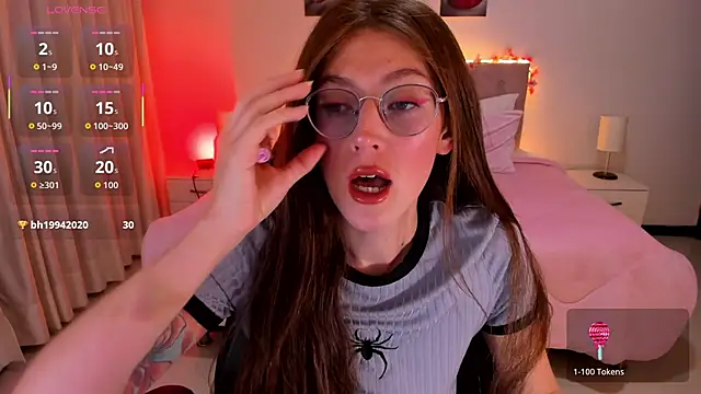 Emily Warren  online show from October 23, 8:04 pm