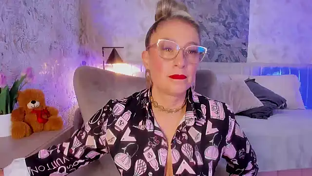 Liannaa  online show from September 25, 8:06 pm