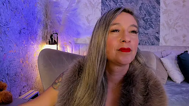 Liannaa  online show from February 27, 8:08 pm