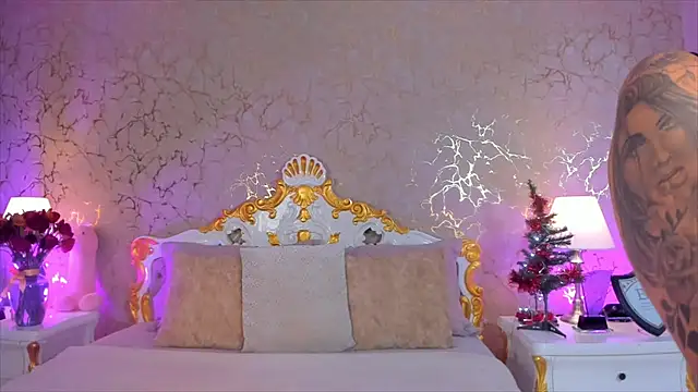 ScarlettWallace online show from December 18, 9:19 pm