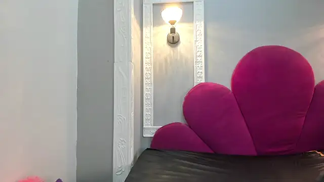 Bonniie 22 online show from April 7, 8:11 pm