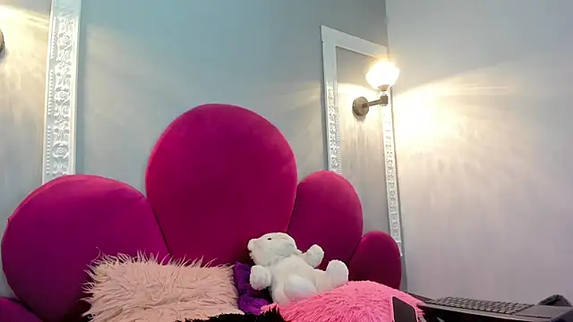 Bonniie 22 online show from February 9, 8:11 pm