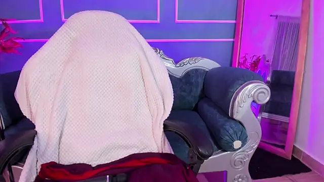 TaraTaylorr online show from October 2, 4:06 am