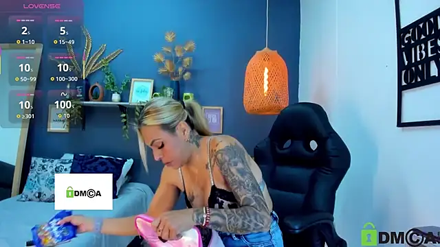 yessila parker online show from November 20, 2:45 am