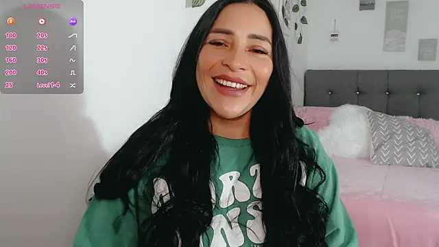 luna lgomez  online show from February 19, 1:43 pm