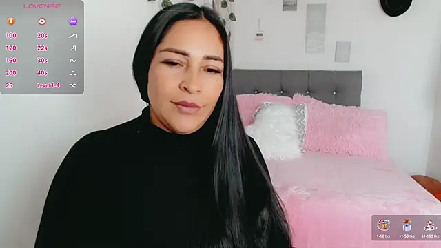 luna lgomez  online show from February 10, 1:03 pm