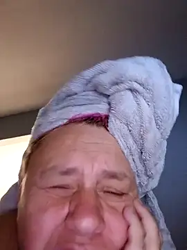 Snapshot of SpnzTnT chatting on September 16, 3:47 am SpnzTnT online show from September 16, 3:47 am