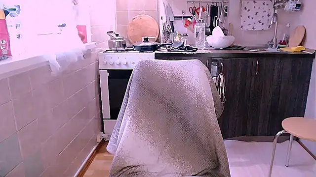 Snapshot of SoftLia chatting on October 25, 7:05 am SoftLia online show from October 25, 7:05 am