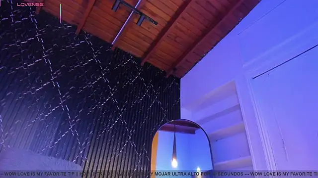 Snapshot of Annie_paradise17 chatting on October 23, 11:22 pm Annie paradise17 online show from October 23, 11:22 pm