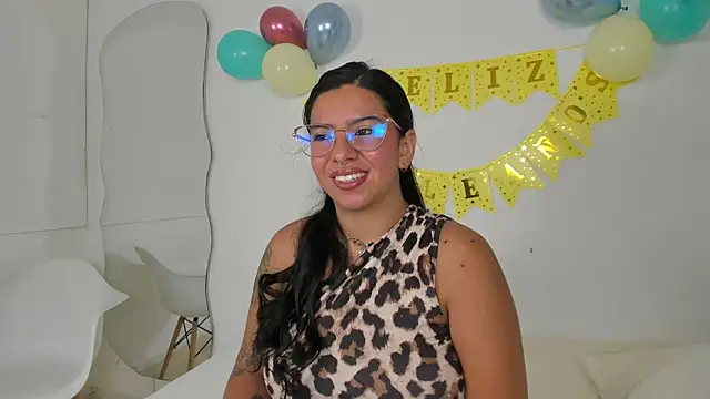 emilyy cooperr online show from December 19, 12:30 pm