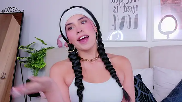 SaritaBratz online show from October 15, 8:33 pm