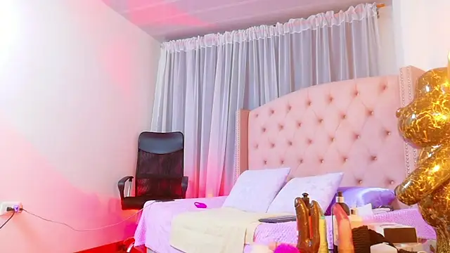 scarlettbooty online show from October 12, 4:04 am