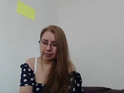 GiaLuvv11 online show from April 21, 9:11 pm