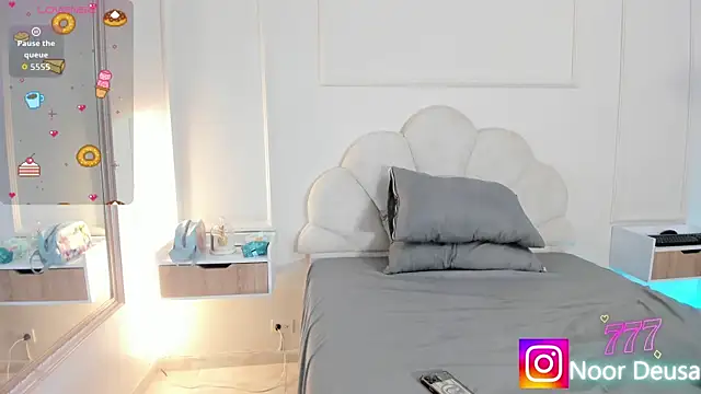 Candaceoweens online show from April 16, 3:29 am