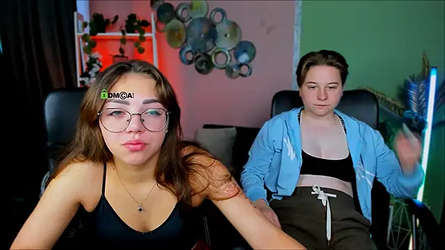 kiki swan online show from October 6, 5:46 am