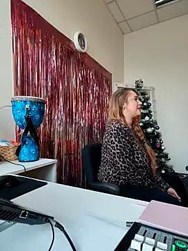 Juicy PeachLux online show from December 5, 10:05 am