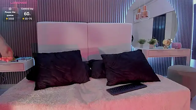 Zoewhitte online show from November 17, 3:07 am