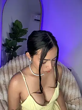  Emily Thompson  online show from November 4, 2:38 am