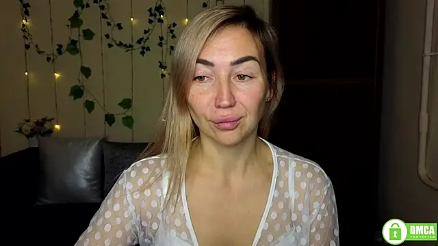 Kiss julli88I online show from December 4, 6:30 pm